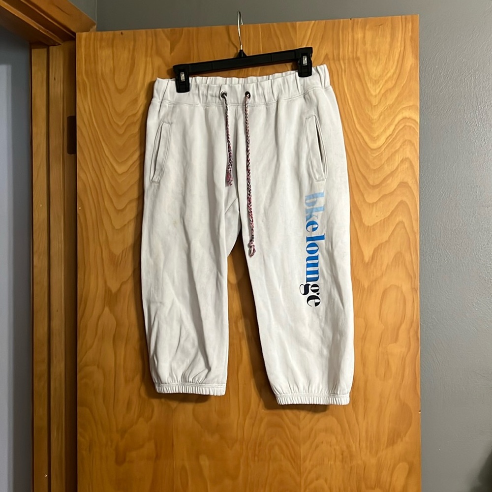 BKE LOUNGE  Capris  white in color pockets size medium